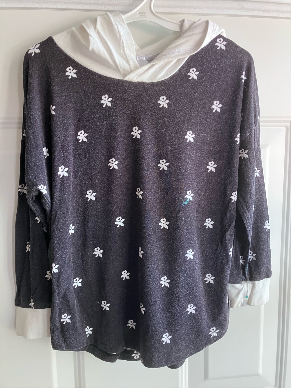 Vi & Jax black white hooded flowers long sleeve shirt 4T 5T
